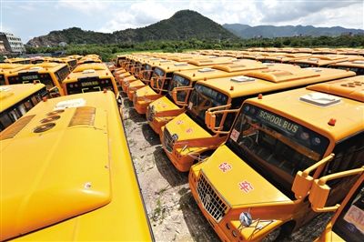 8月28日，浙江溫嶺，擱置農(nóng)村近1年的校車。