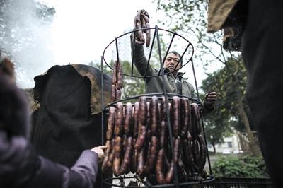 四川重慶等地為治霾禁熏臘肉 被批“避重就輕” 四川重慶等地為治霾禁熏臘肉 被批“避重就輕”