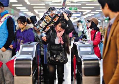 “網(wǎng)絡(luò)黃?！迸浒僬讓拵屍?0.1秒發(fā)現(xiàn)退票