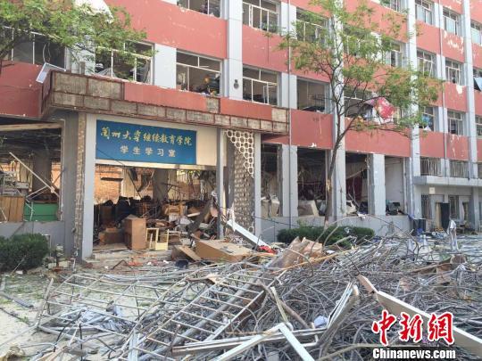 7月20日上午7點(diǎn)32分，蘭州大學(xué)醫(yī)學(xué)南校區(qū)學(xué)生公寓外一施工現(xiàn)場(chǎng)發(fā)生閃爆