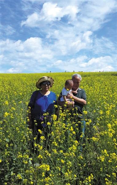 事故之前，老兩口的合影，李春同說，老兩口一輩子很少一起照相。家屬供圖
