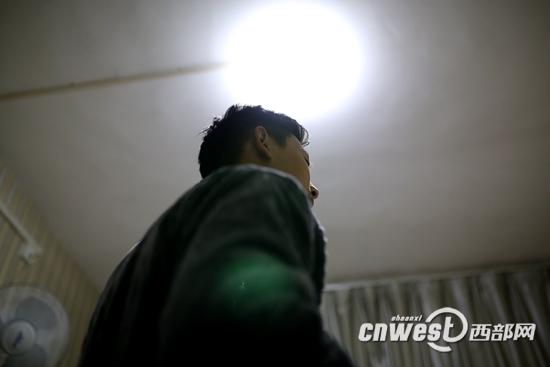 2013年2月份，17歲的林波在陜西省疾控中心拿到HIV確診報告。