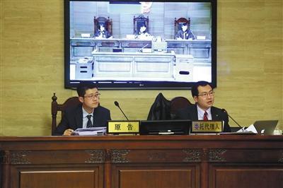 “小黃車”的商標(biāo)所有人“數(shù)人公司”代理律師稱，“ofo小黃車”侵犯了“小黃車”的注冊商標(biāo)。