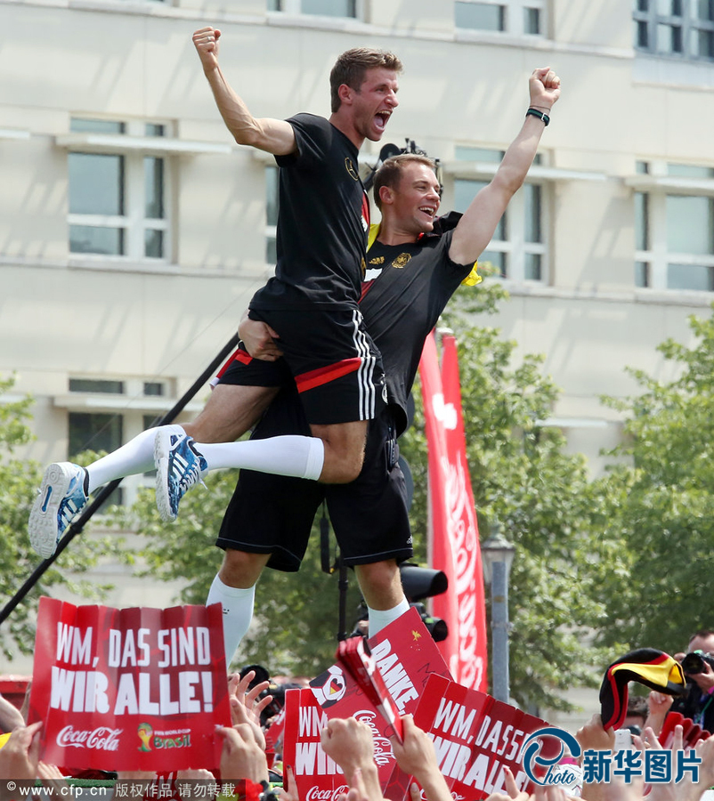 當(dāng)?shù)貢r間2014年7月15日，德國柏林，德國隊歸國舉行奪冠巡游