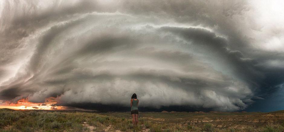 夫婦追逐風暴 丈夫為妻子拍“風暴寫真” 夫婦追逐風暴 丈夫為妻子拍“風暴寫真”
