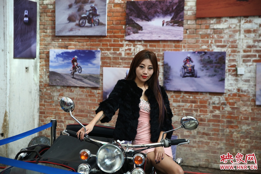 姐是車模，賽車的車。