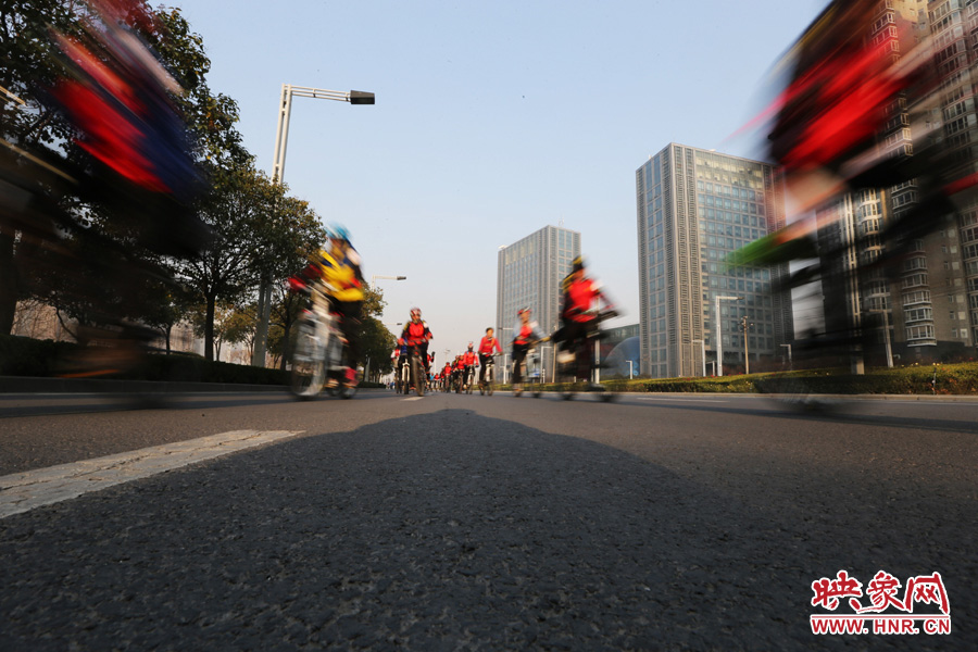 獻(xiàn)愛(ài)心、騎行天下，映象網(wǎng)騎行車友樂(lè)翻天