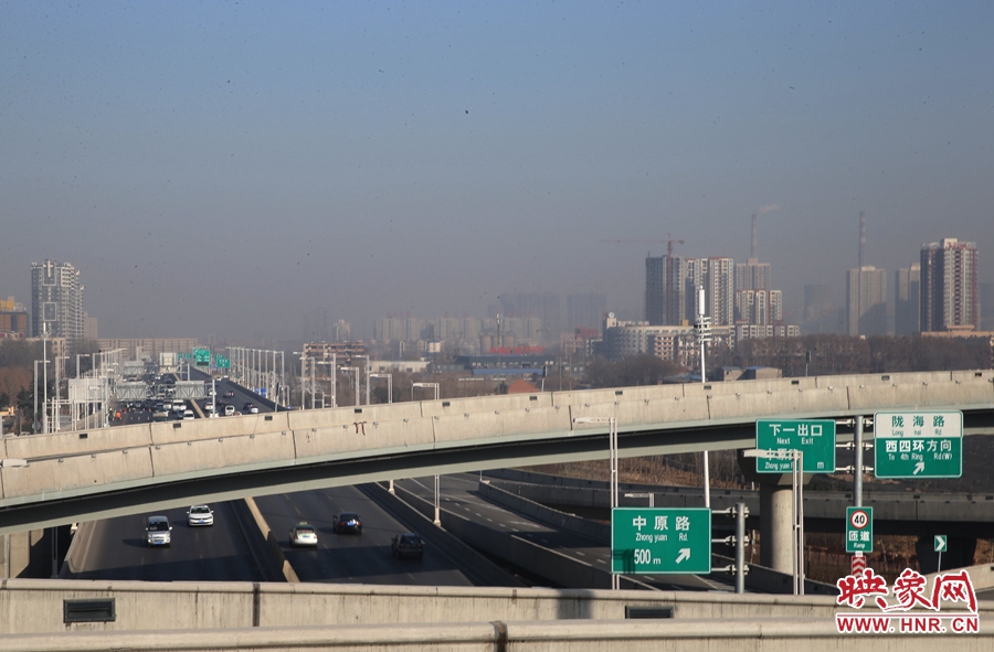西三環(huán)與隴海高架立交出入口。