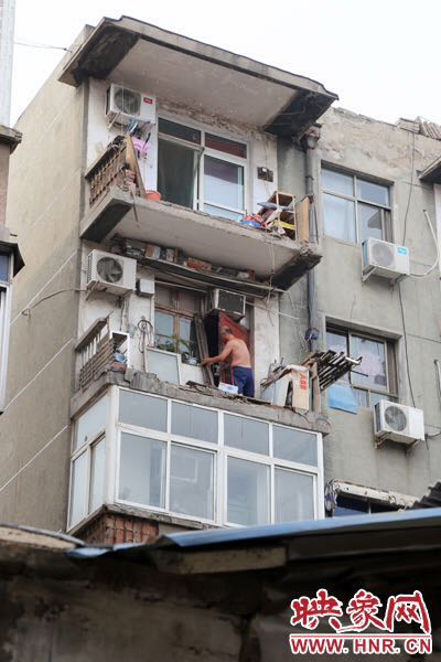 據(jù)了解，該棟房屋建造于1986年，距今已經(jīng)30年。