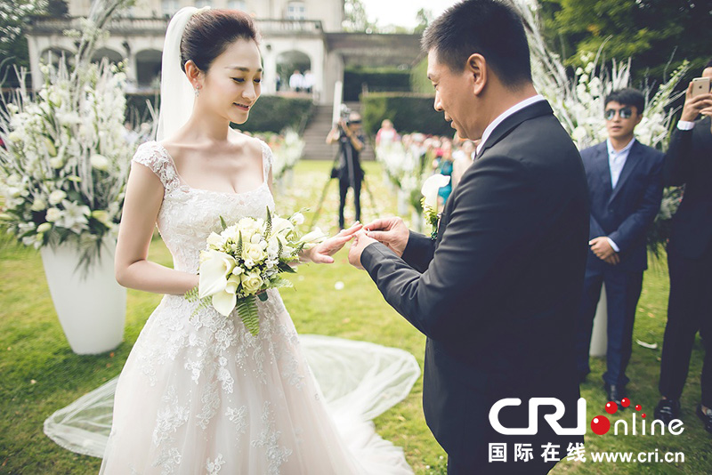 李小冉比利時辦婚禮 朱丹、鐘欣潼、應采兒做伴娘