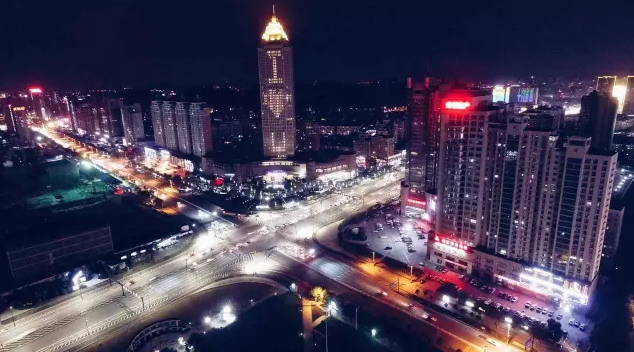 情人節(jié)最溫暖告白！84歲老人包下整樓示愛老伴