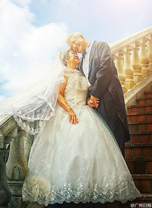 為愛圓夢！八旬老人帶老伴拍攝童話式夢幻婚紗照(圖)