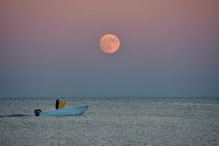 68年來(lái)最大！今晚夜空上演超級(jí)月亮