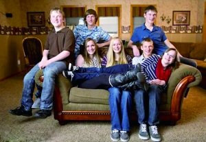 長大后的七胞胎。