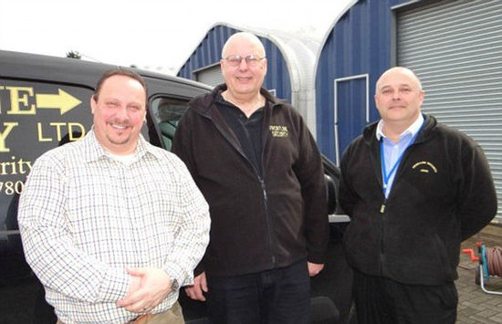 英國一電工5年求職被拒547次 終于找到工作(圖) 英國一電工5年求職被拒547次 終于找到工作(圖)