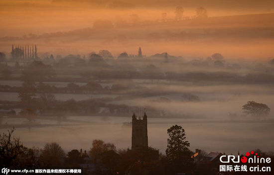 英迎冬季首波大幅降溫 多地大霧“裹”城(高清組圖) 英迎冬季首波大幅降溫 多地大霧“裹”城(高清組圖)