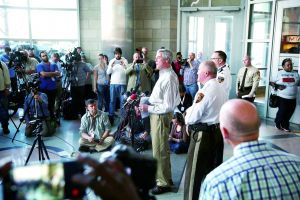 　圣路易斯縣檢方15日宣布，當(dāng)?shù)鼐揭炎カ@12日在弗格森市槍擊兩名執(zhí)勤警察的犯罪嫌疑人威廉斯。