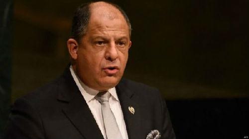 哥斯達(dá)黎加總統(tǒng)路易斯·索利斯表示，政府亟需資金因應(yīng)財(cái)政赤字，但中國(guó)提供10億美元貸款的時(shí)機(jī)仍未成熟。（圖片來(lái)源：英國(guó)廣播公司網(wǎng)站）