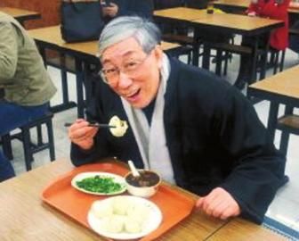 吳頌今到慶豐包子鋪找靈感。