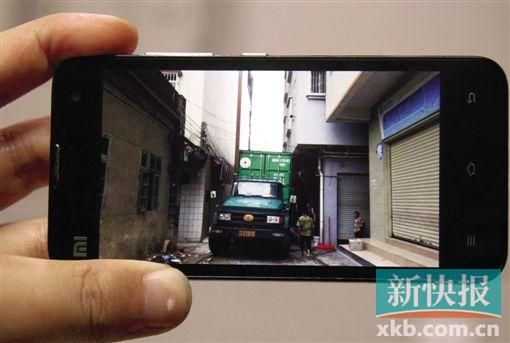 吳師傅的貨車(chē)被迫停留在現(xiàn)場(chǎng)幾天。