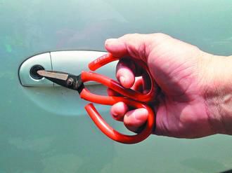 男子靠小剪刀8天偷10輛車(chē)警方全力圍捕將其抓獲 男子靠小剪刀8天偷10輛車(chē)警方全力圍捕將其抓獲