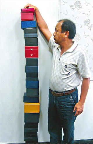 臺富商在大陸坐牢5年 妻子花4000萬元養(yǎng)情夫(圖) 臺富商在大陸坐牢5年 妻子花4000萬元養(yǎng)情夫(圖)