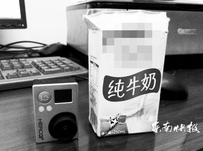 男子疑在牛奶盒中裝攝像頭藏大學(xué)女廁偷拍被抓 男子疑在牛奶盒中裝攝像頭藏大學(xué)女廁偷拍被抓