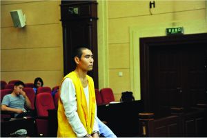 邱某在接受審判 通訊員供圖 邱某在接受審判 通訊員供圖