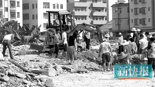 村民挖到錢幣引來挖掘機(jī)掘?qū)?調(diào)查系風(fēng)水物品