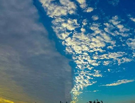 臺灣天空驚現(xiàn)半晴半陰神奇陰陽云 臺灣天空驚現(xiàn)半晴半陰神奇陰陽云
