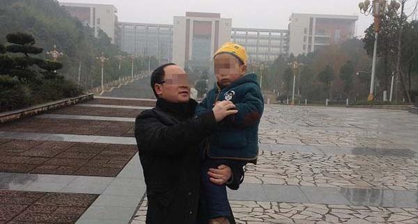 四川副教授被舉報(bào)“玩弄女生”暴露后持裸照威脅 四川副教授被舉報(bào)“玩弄女生”暴露后持裸照威脅