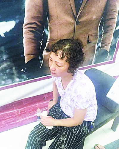 遇難女子家屬很悲傷。