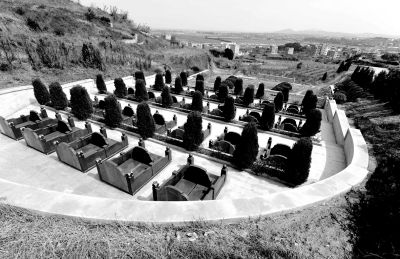 國(guó)家5A景區(qū)藏豪華活人墓 私家陵園占地3千平