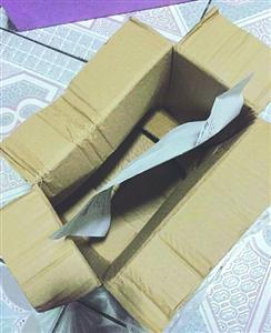 拼多多團購面膜，結(jié)果送來一個空盒、一張紙條。