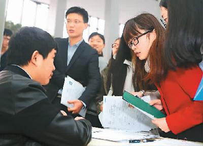 95后畢業(yè)生把網(wǎng)游戰(zhàn)績(jī)寫入簡(jiǎn)歷 獲用人單位青睞 95后畢業(yè)生把網(wǎng)游戰(zhàn)績(jī)寫入簡(jiǎn)歷 獲用人單位青睞