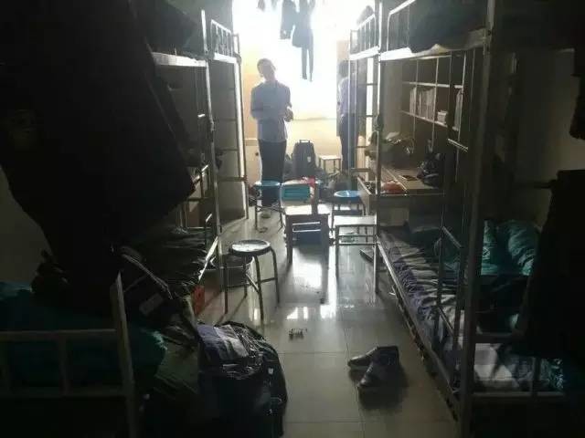 這個(gè)學(xué)校的男生宿舍火了！女同學(xué)都喊著要嫁