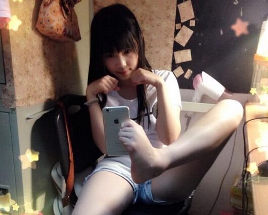 妹子們每周花至少五小時自拍，到底是為啥？