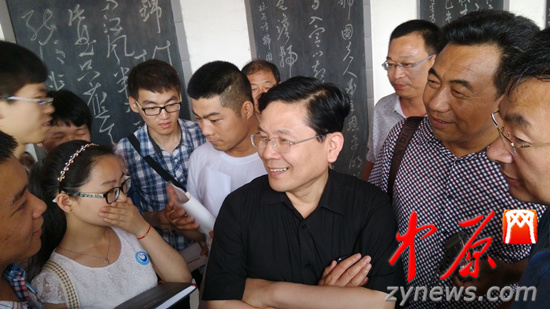 余光中、汪國真做客杜甫故里 共話詩圣家國情懷