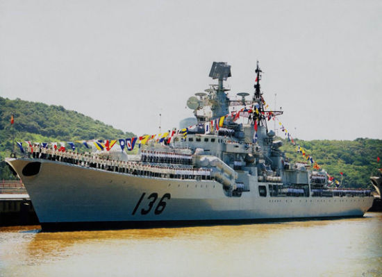 資料圖：東海艦隊(duì)的杭州號(hào)驅(qū)逐艦。