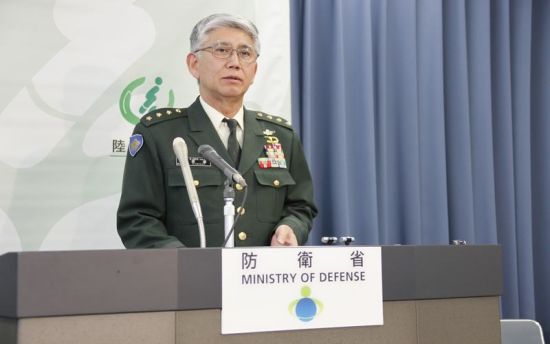 2月21日下午2點，日本陸上自衛(wèi)隊參謀長君塚榮治在防衛(wèi)省會見記者