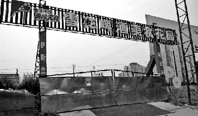 臨時(shí)停車(chē)場(chǎng)成了啤酒美食夜市 臨時(shí)停車(chē)場(chǎng)成了啤酒美食夜市