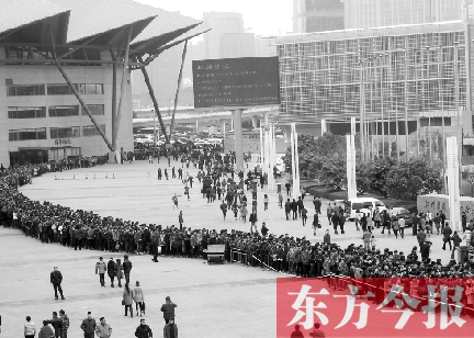 3月2日，在鄭州國際會展中心，河南省春季人才招聘會舉行，六萬五千名求職者扎堆求職