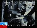 外國(guó)乘客坐過站干擾公交車行駛