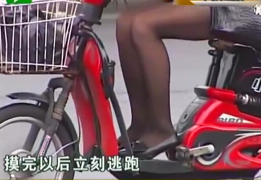 男子猥褻50多名女性 專(zhuān)摸大腿