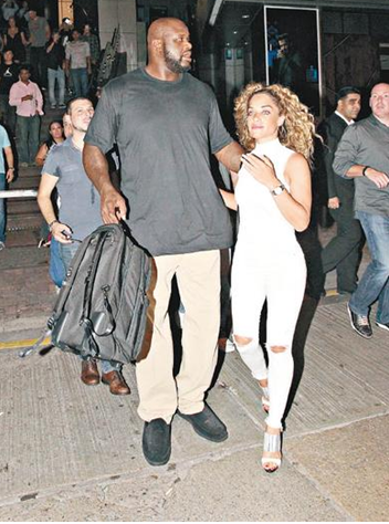 馬云夜店被美女包圍 馬云夜店被美女包圍