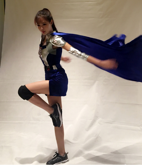 沈夢(mèng)辰拍寫(xiě)真雙腿傷痕累累 沈夢(mèng)辰拍寫(xiě)真雙腿傷痕累累