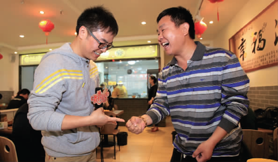 玩石頭剪刀布，于洋“秒殺”小飛