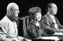 三位評(píng)委的點(diǎn)評(píng)也是節(jié)目的一大亮點(diǎn) 三位評(píng)委的點(diǎn)評(píng)也是節(jié)目的一大亮點(diǎn)