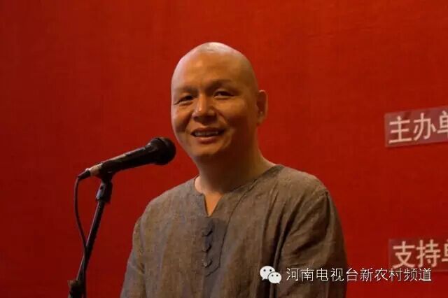 書畫家協(xié)會(huì)副主席，中國書畫家協(xié)會(huì)會(huì)員，河南省青年書法家，蘆荻