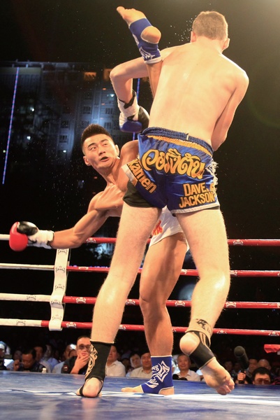 河南電視臺(tái)《武林風(fēng)》欄目走進(jìn)新疆，把比賽現(xiàn)場(chǎng)搬到了新疆建設(shè)兵團(tuán)農(nóng)十三師紅星廣場(chǎng)